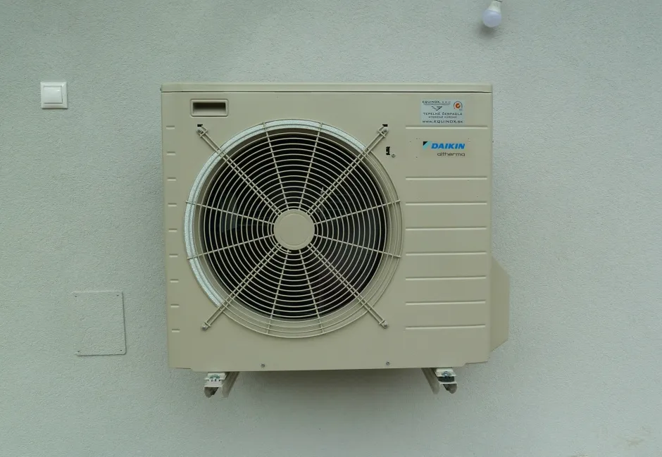 Tepelné čerpadlo vzduch voda Daikin Altherma LT 8kW s chladením rod. dom Melčice-Lieskové