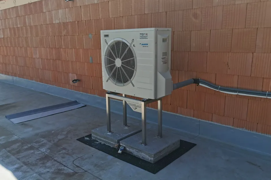 Tepelné čerpadlo vzduch voda Daikin Altherma LT 8kW s chladením rod. dom Tesárske Mlyňany