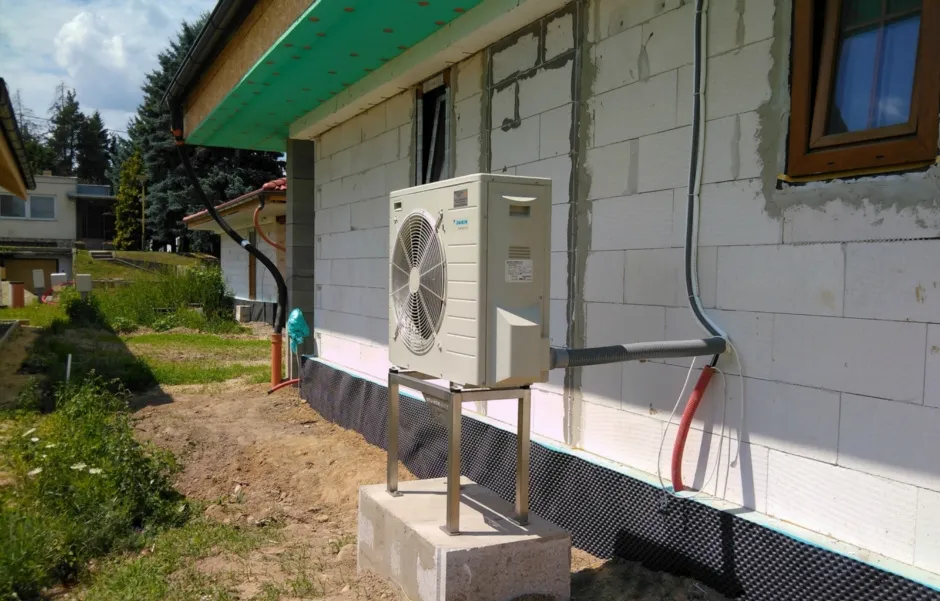 Tepelné čerpadlo vzduch voda Daikin Altherma LT 8kW s chladením rod. dom Vranov nad Topľou