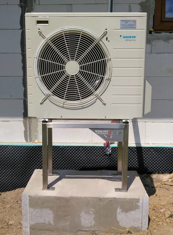 Tepelné čerpadlo vzduch voda Daikin Altherma LT 8kW s chladením rod. dom Vranov nad Topľou