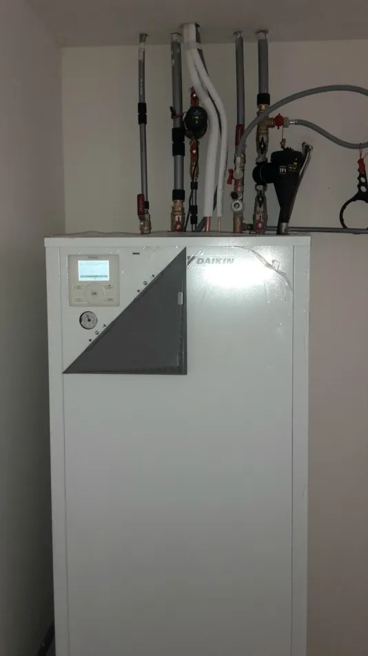 Tepelné čerpadlo vzduch voda Daikin Altherma LT 8kW s chladením rodinný dom Brno