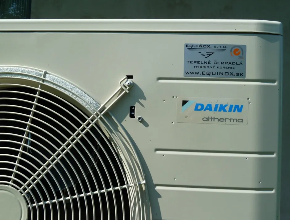 Tepelné čerpadlo vzduch voda Daikin Altherma LT 8kW s chladením rodinný dom Bzovík