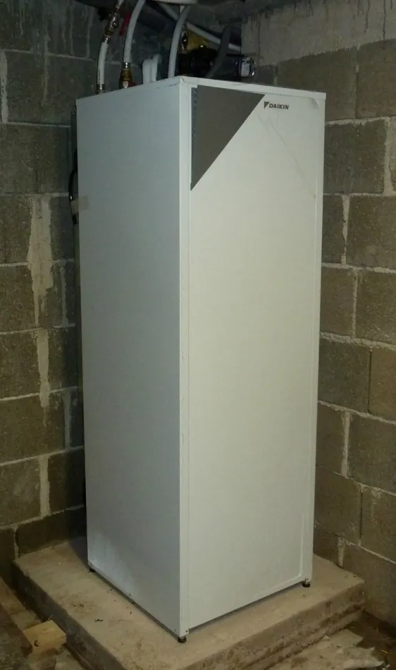 Tepelné čerpadlo vzduch voda Daikin Altherma LT 8kW s chladením rodinný dom Bzovík