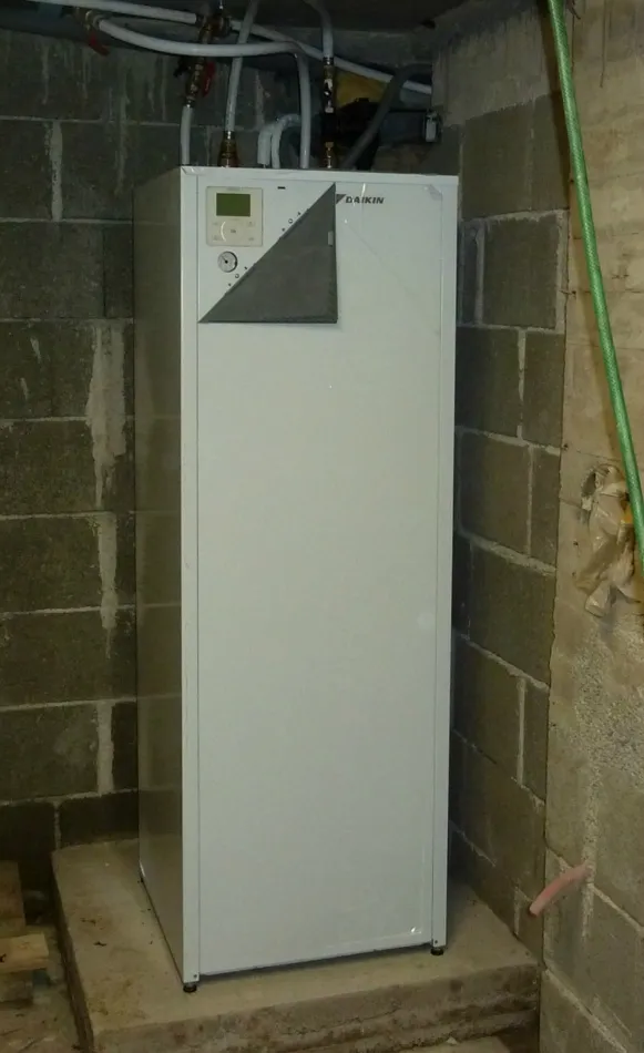 Tepelné čerpadlo vzduch voda Daikin Altherma LT 8kW s chladením rodinný dom Bzovík