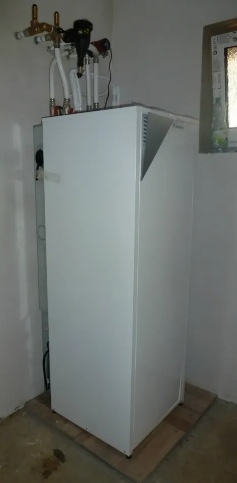 Tepelné čerpadlo vzduch voda Daikin Altherma LT 8kW s chladením rodinný dom Čaňa