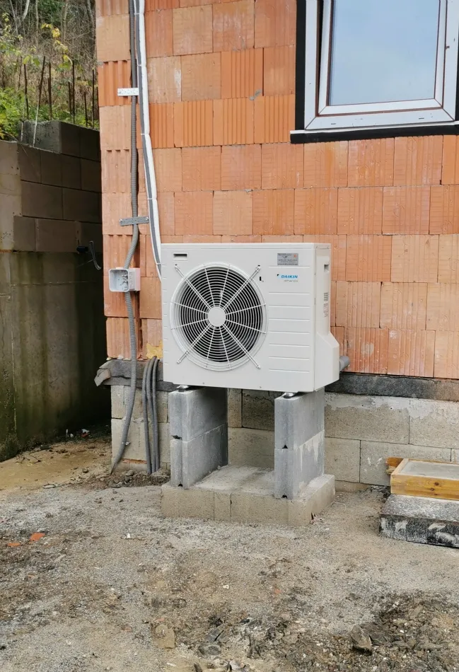 Tepelné čerpadlo vzduch voda Daikin Altherma LT 8kW s chladením rodinný dom Divina
