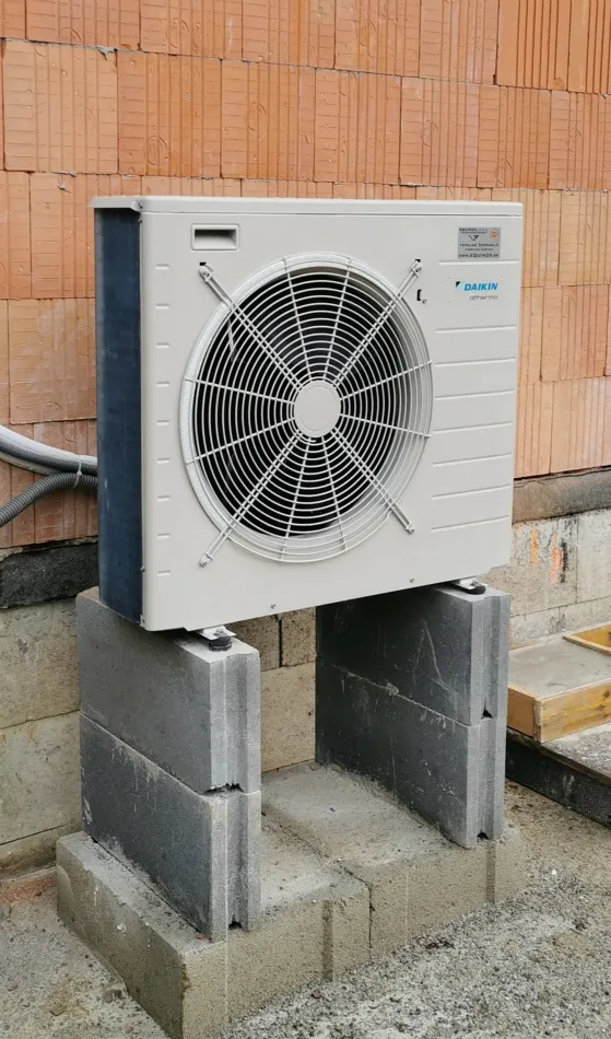 Tepelné čerpadlo vzduch voda Daikin Altherma LT 8kW s chladením rodinný dom Divina