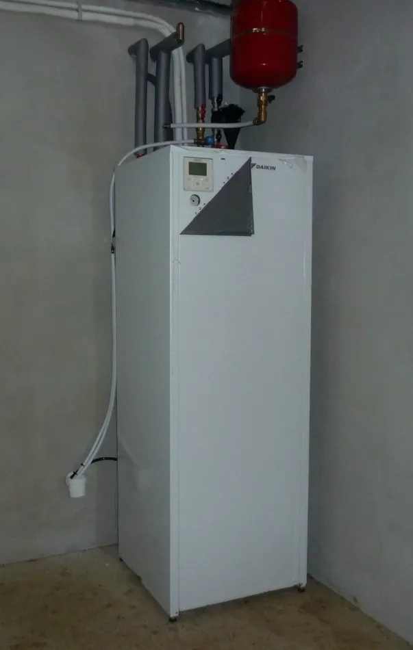Tepelné čerpadlo vzduch voda Daikin Altherma LT 8kW s chladením rodinný dom Janova Lehota