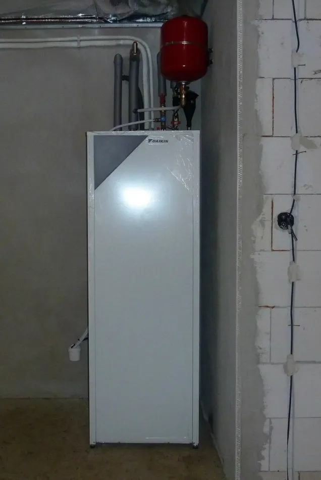 Tepelné čerpadlo vzduch voda Daikin Altherma LT 8kW s chladením rodinný dom Janova Lehota