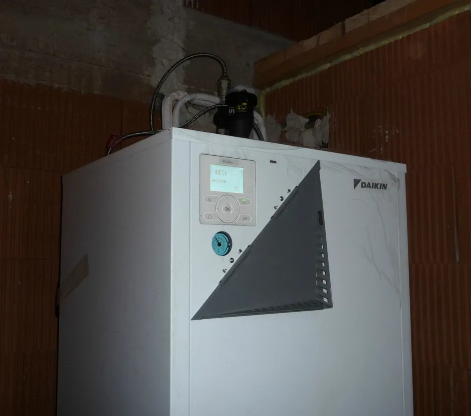 Tepelné čerpadlo vzduch voda Daikin Altherma LT 8kW s chladením rodinný dom Kavečany