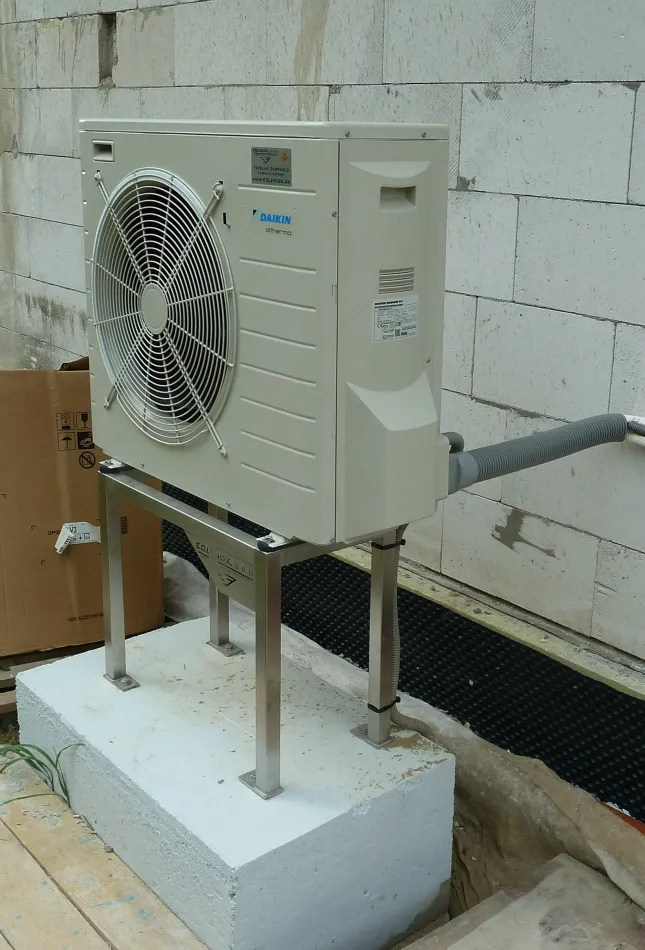 Tepelné čerpadlo vzduch voda Daikin Altherma LT 8kW s chladením rodinný dom Ladce