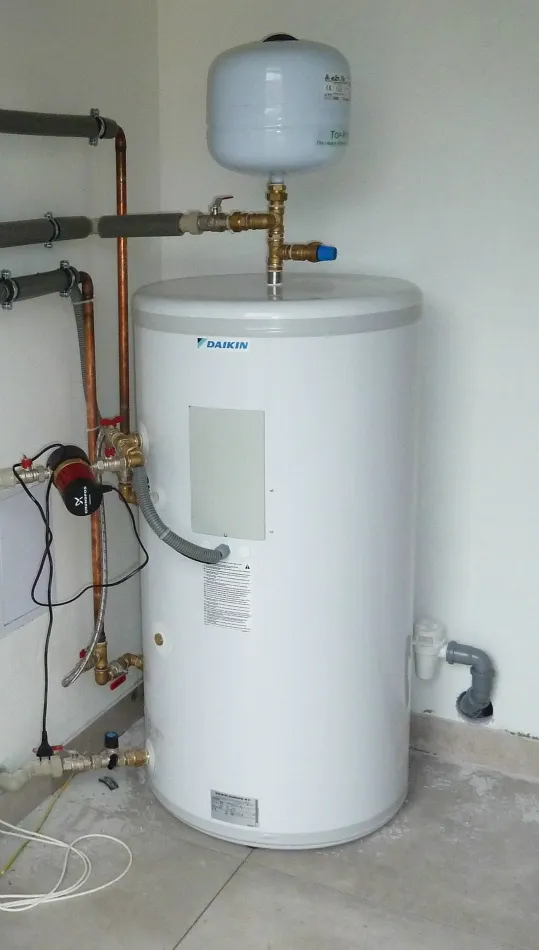 Tepelné čerpadlo vzduch voda Daikin Altherma LT 8kW s chladením rodinný dom Ladce