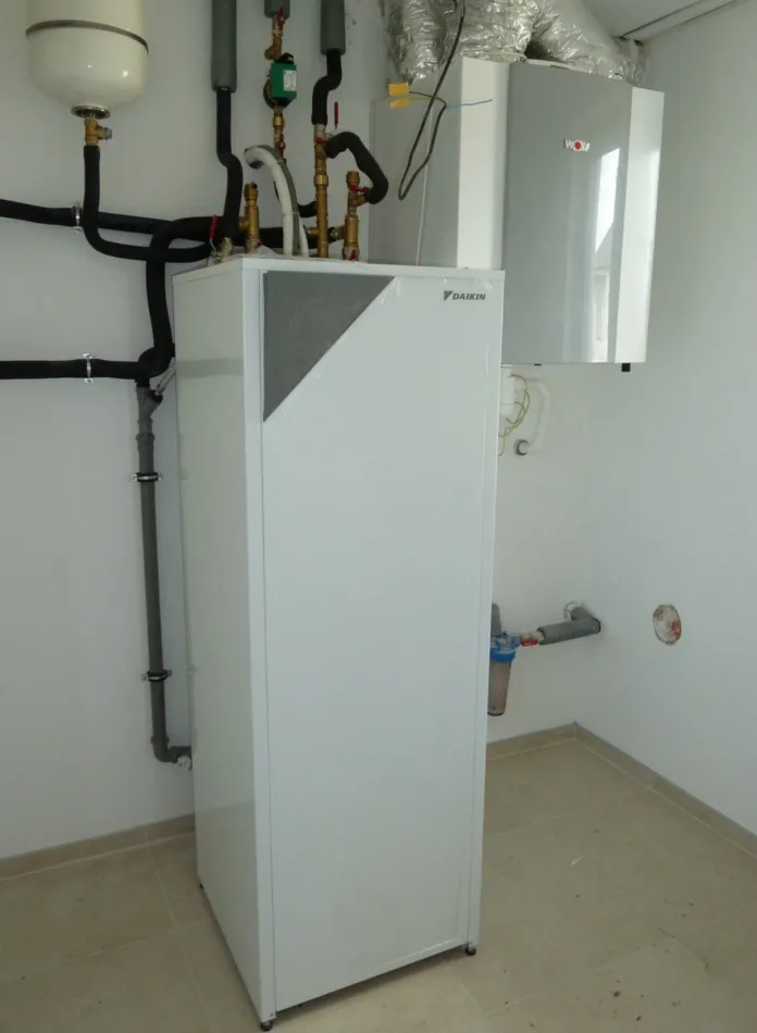 Tepelné čerpadlo vzduch voda Daikin Altherma LT 8kW s chladením rodinný dom Malinovo