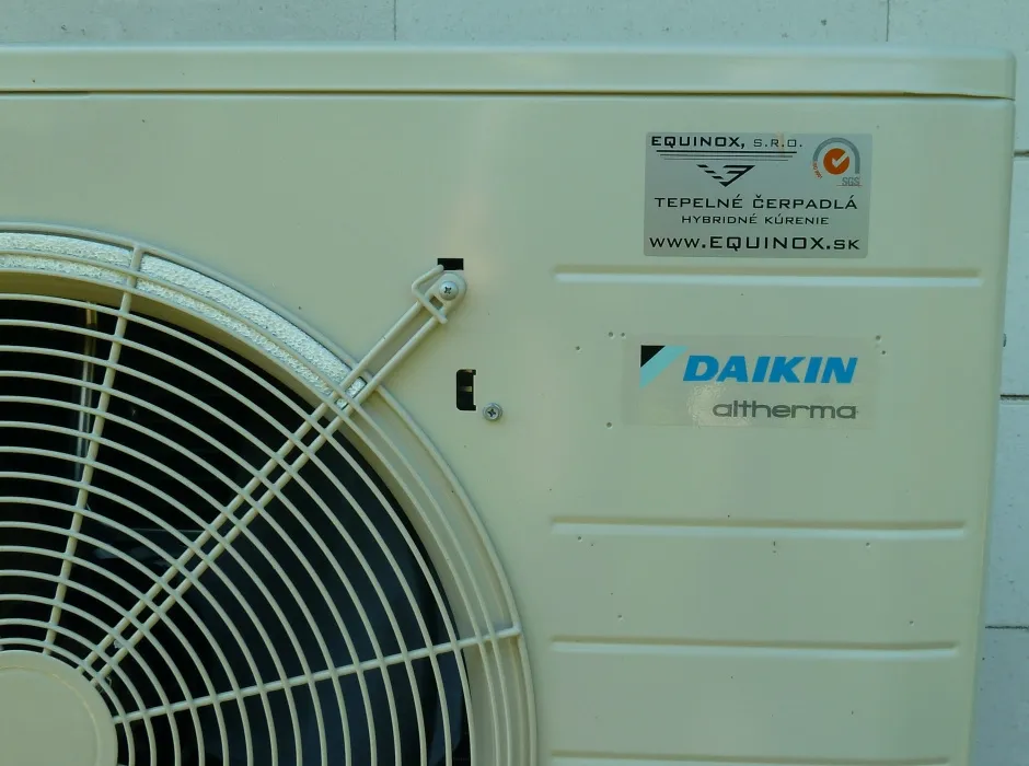 Tepelné čerpadlo vzduch voda Daikin Altherma LT 8kW s chladením rodinný dom Nededza