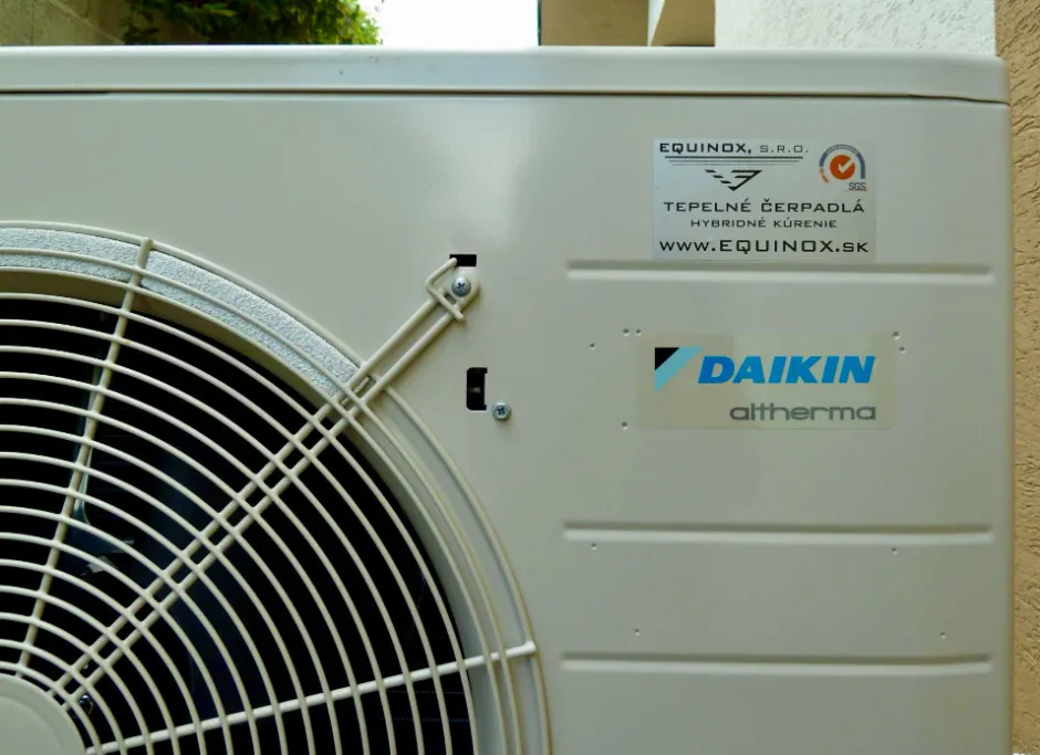 Tepelné čerpadlo vzduch voda Daikin Altherma LT 8kW s chladením rodinný dom Opoj