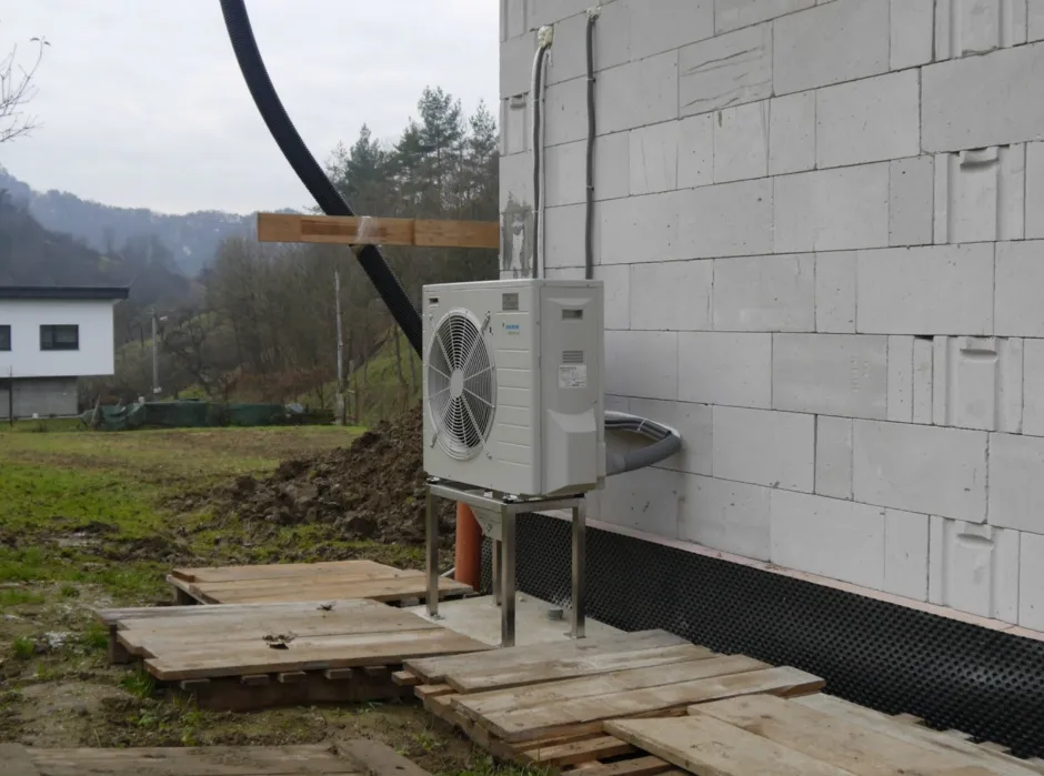 Tepelné čerpadlo vzduch voda Daikin Altherma LT 8kW s chladením rodinný dom Pastina Závada