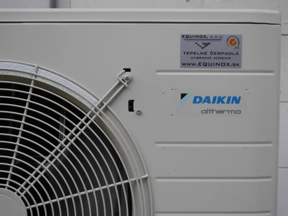 Tepelné čerpadlo vzduch voda Daikin Altherma LT 8kW s chladením rodinný dom Pastina Závada