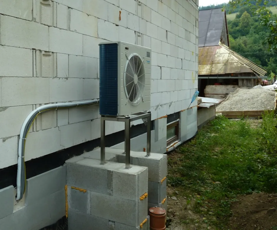 Tepelné čerpadlo vzduch voda Daikin Altherma LT 8kW s chladením rodinný dom Petrovice