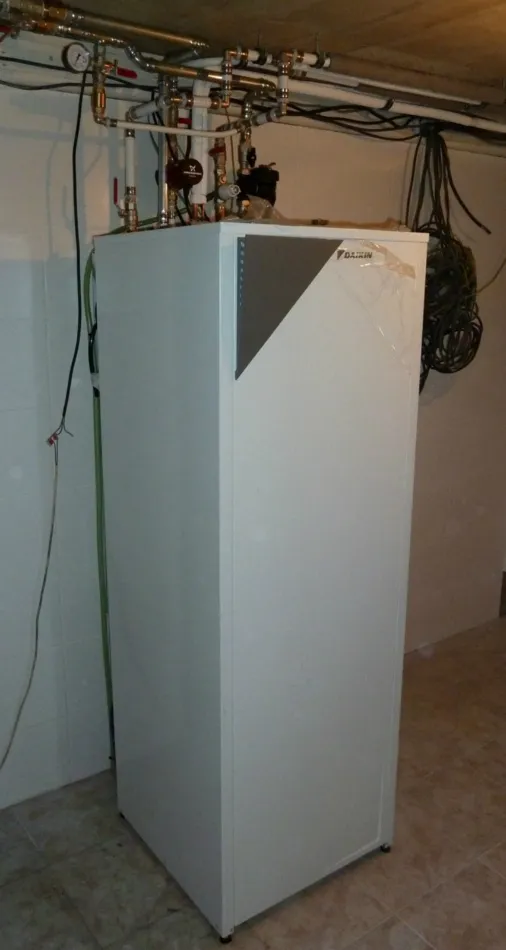 Tepelné čerpadlo vzduch voda Daikin Altherma LT 8kW s chladením rodinný dom Petrovice