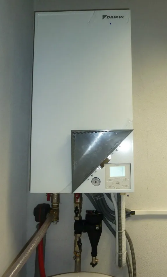 Tepelné čerpadlo vzduch voda Daikin Altherma LT 8kW s chladením rodinný dom Pitelová