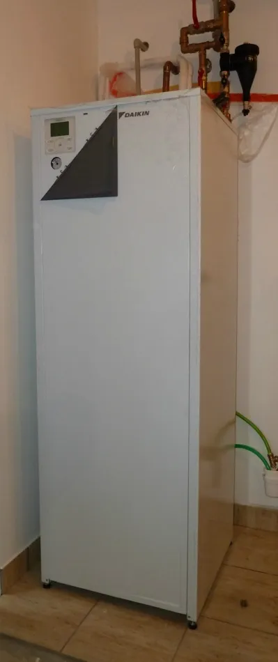 Tepelné čerpadlo vzduch voda Daikin Altherma LT 8kW s chladením rodinný dom Raková