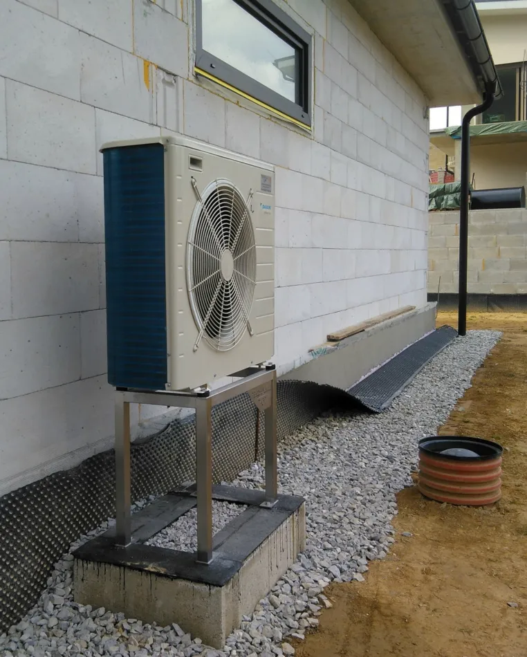 Tepelné čerpadlo vzduch voda Daikin Altherma LT 8kW s chladením rodinný dom Rudina