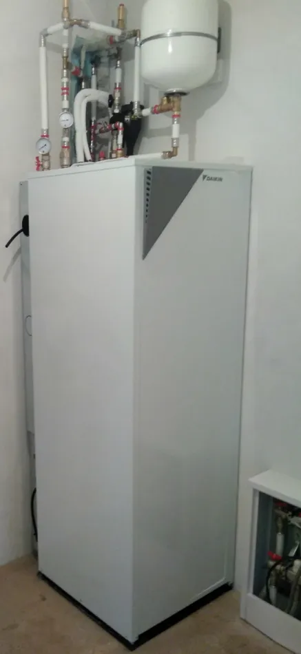 Tepelné čerpadlo vzduch voda Daikin Altherma LT 8kW s chladením rodinný dom Rudina