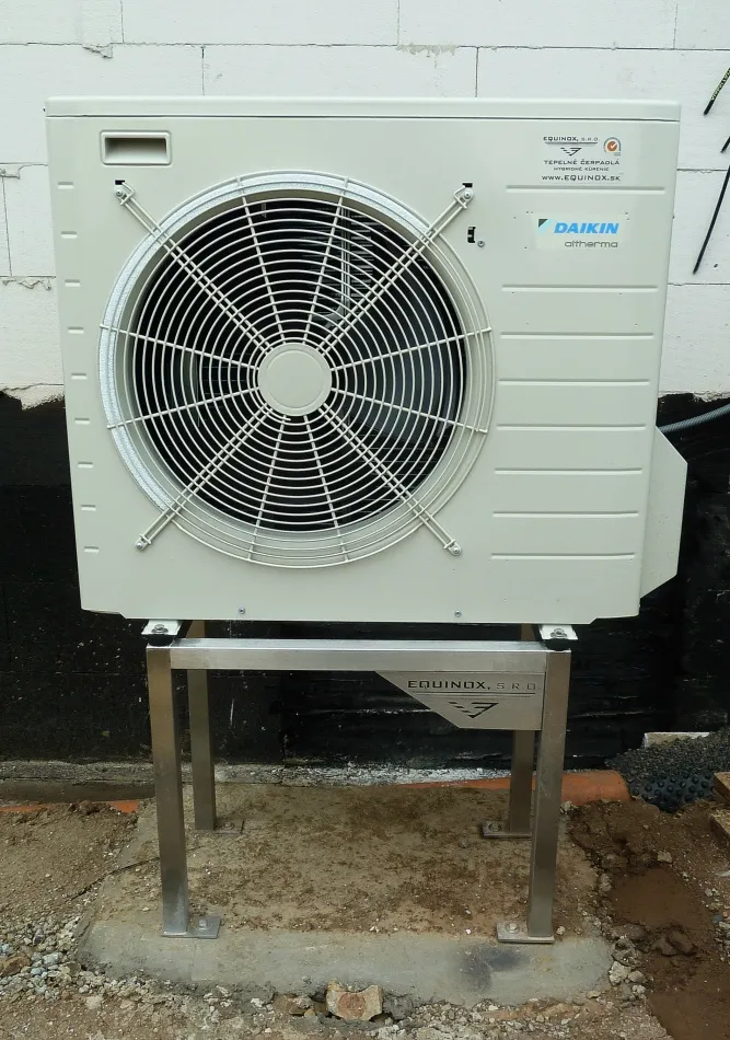 Tepelné čerpadlo vzduch voda Daikin Altherma LT 8kW s chladením rodinný dom Sása