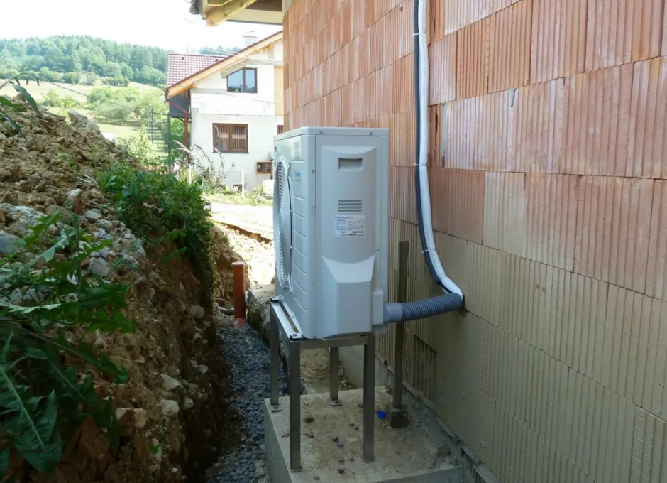 Tepelné čerpadlo vzduch voda Daikin Altherma LT 8kW s chladením rodinný dom Setechov