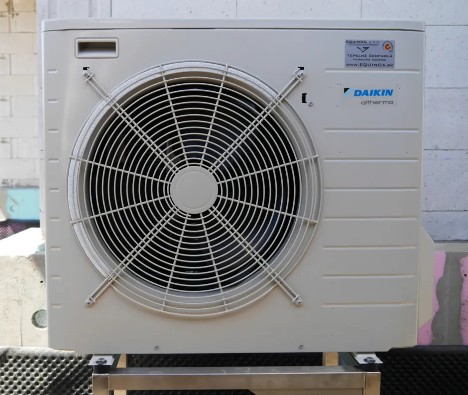 Tepelné čerpadlo vzduch voda Daikin Altherma LT 8kW s chladením rodinný dom Slovenský Grob