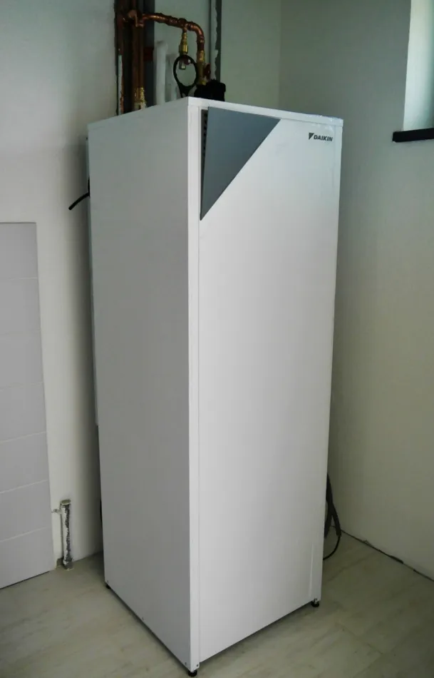 Tepelné čerpadlo vzduch voda Daikin Altherma LT 8kW s chladením rodinný dom Slovenský Grob