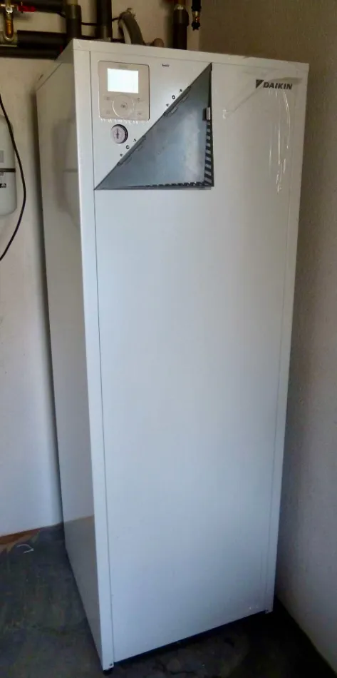 Tepelné čerpadlo vzduch voda Daikin Altherma LT 8kW s chladením rodinný dom Stráňavy