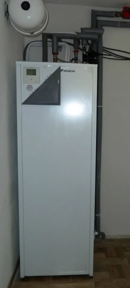 Tepelné čerpadlo vzduch voda Daikin Altherma LT 8kW s chladením rodinný dom Veľké Pole