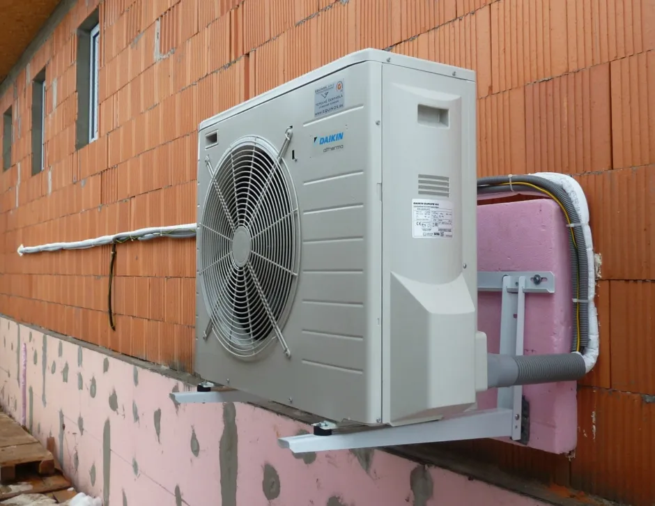 Tepelné čerpadlo vzduch voda Daikin Altherma LT 8kW s chladením rodinný dom Vidiná