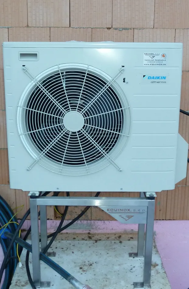 Tepelné čerpadlo vzduch voda Daikin Altherma LT 8kW s chladením rodinný dom Zbehy