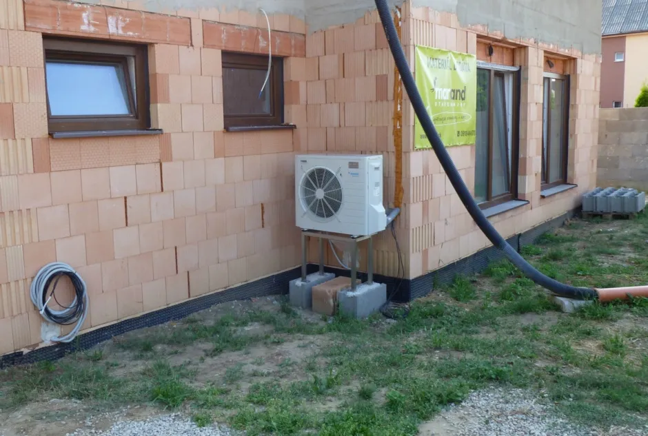 Tepelné čerpadlo vzduch voda Daikin Altherma LT 8kW s chladením rodinný dom Zbehy