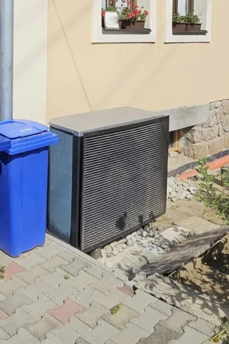Tepelné čerpadlo vzduch voda Daikin Altherma MT3 strednotep. 8kW dvojzónové (Bizone) Skubín1