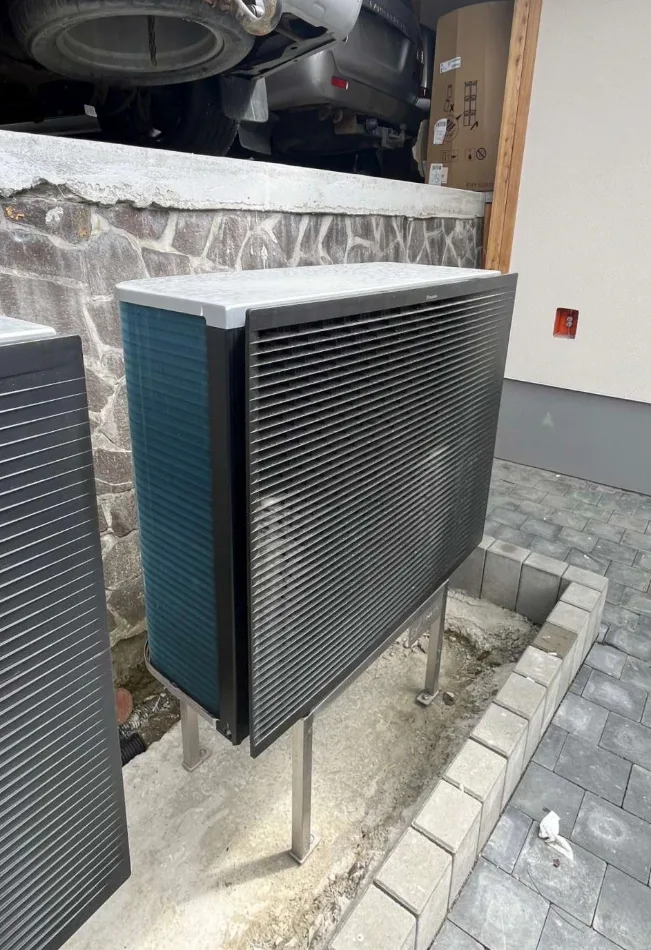 Tepelné čerpadlo vzduch voda Daikin Altherma R MT3 strednoteplotné 8kW s chladením Hriňová