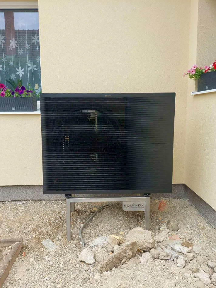 Tepelné čerpadlo vzduch voda Daikin Altherma R MT3 strednoteplotné10kWTrenčianske Stankovce1