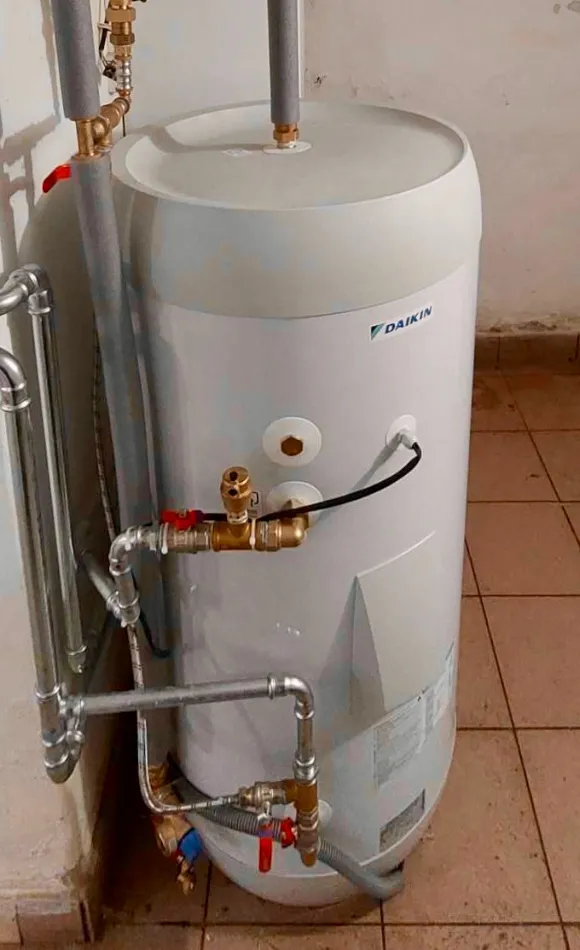Tepelné čerpadlo vzduch voda Daikin Altherma R MT3 strednoteplotné10kWTrenčianske Stankovce1