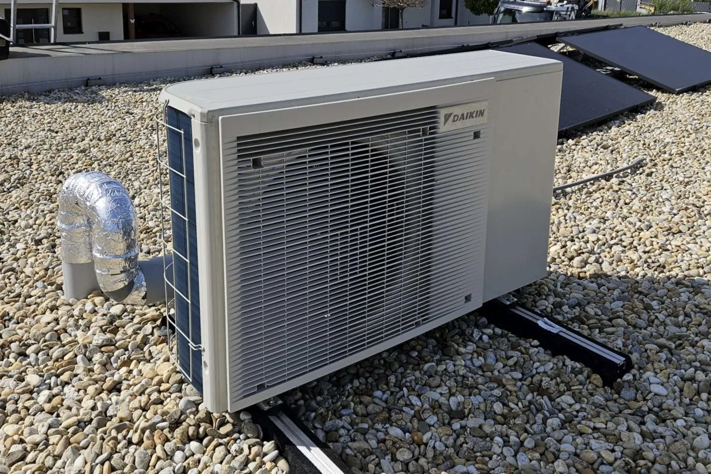 Tepelné čerpadlo vzduch voda Daikin Minichiller 8 kW pre chladenie rodinného domu Pama